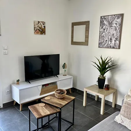 Charmante Maison Vue Garrigue Avec Piscine Holiday home *